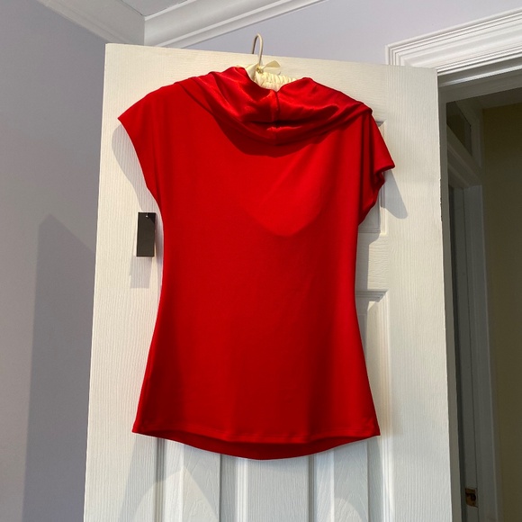 Stunning red satin Natori sleeveless shell with dramatic cowl neckline, xs. - Picture 2 of 4